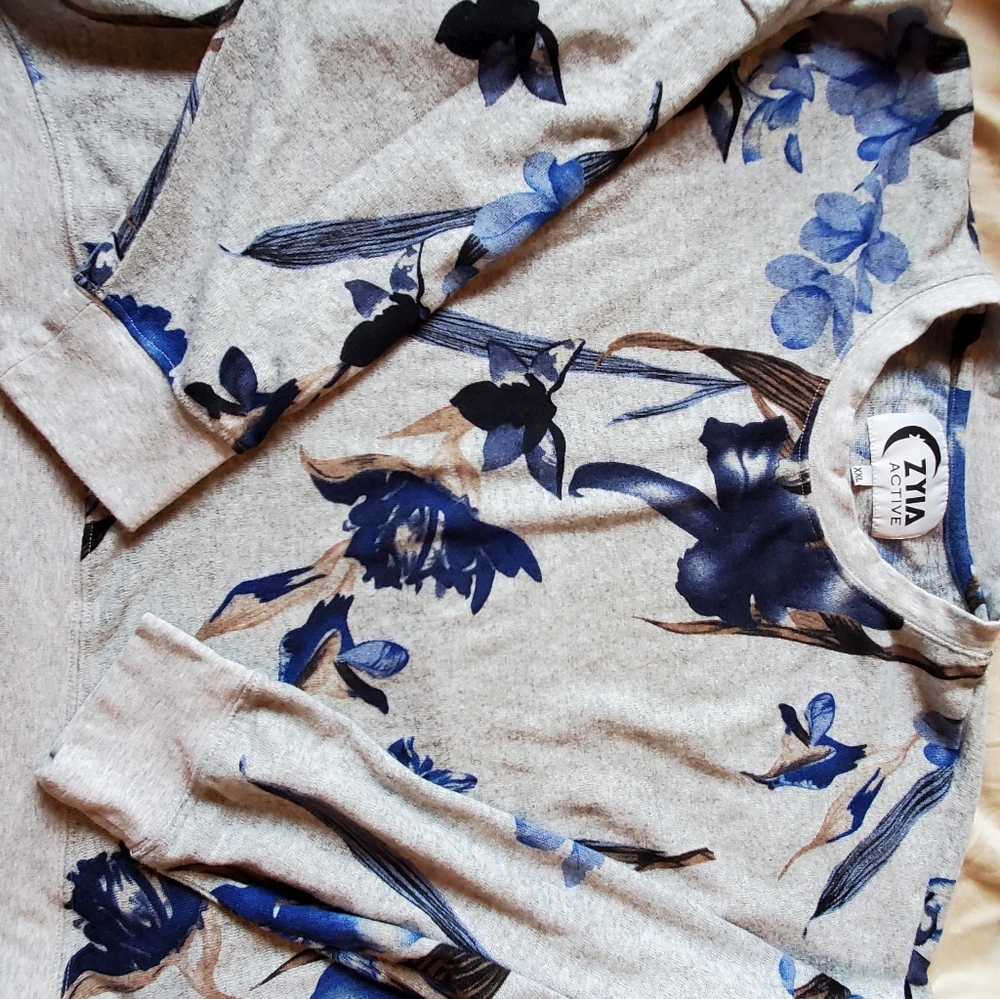 Zyia Floral sweatshirt